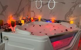 Luxueux Appartement Jacuzzi proche de Paris